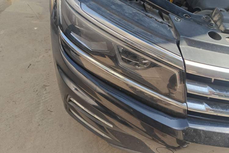 Used Volkswagen Tiguan L 2017 380TSI Automatic All-Wheel-Drive Luxury Edition Right Front Headlight