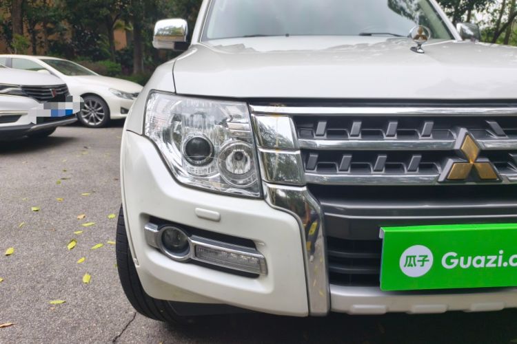 Used Mitsubishi Pajero  Right Front Headlight