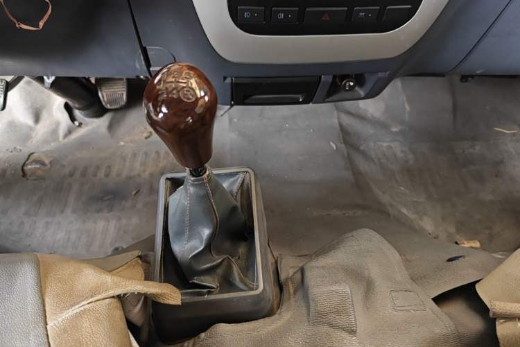 Used King Long Golden Way 2015 2.0L Value-Packed Practical Version 4G21B Gear Lever