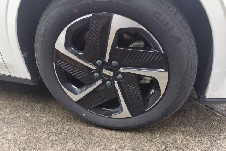 Used Geely Galaxy L6 2024 125km PLUS Dragon Edition