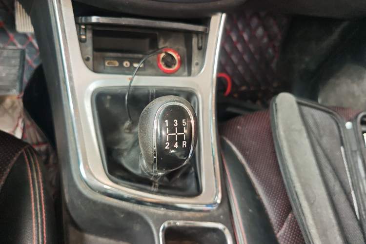 Used Baojun 560 2015 1.8L manual luxury version