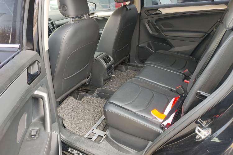 Used Volkswagen Tiguan L 2018 330TSI Automatic Two-Wheel Drive Luxury Edition Left Rear Seat