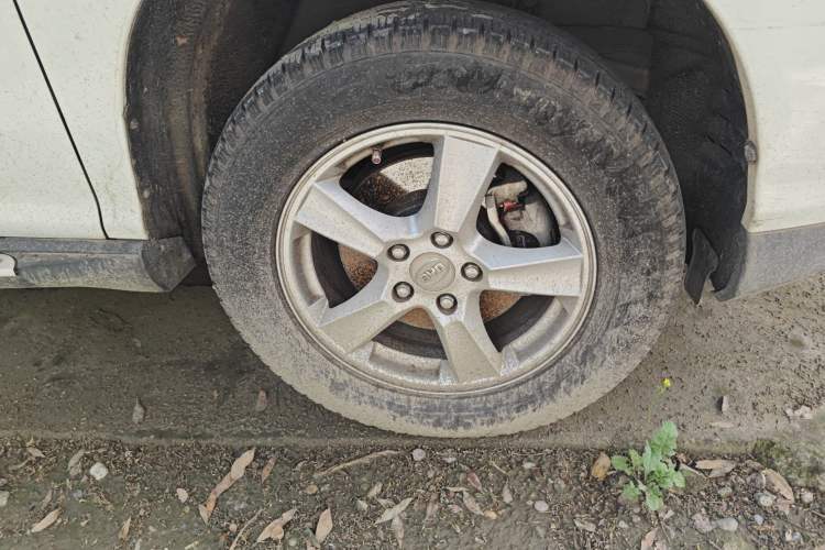 Used BYD S6 2014 2.4L Automatic Prestige 5-Seater
