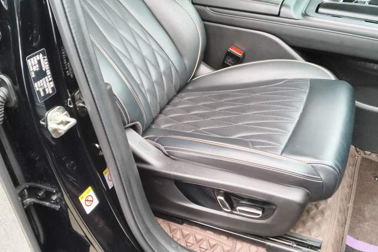 Used GAC Trumpchi GS8 2022 Linghang Series 2.0 TGDI Two-Wheel-Drive Luxury Smart Connectivity Version (7 Seats)