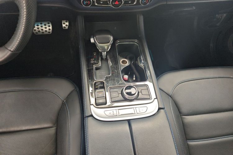 Used BAIC Off-Road BJ40 2018 PLUS 2.3T Automatic Four-Wheel Drive Flagship Version China V Emission Standard Gear Lever