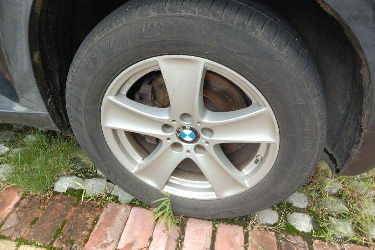 Used BMW X5 2009 xDrive30i Leading Model Right Front Wheel Hub
