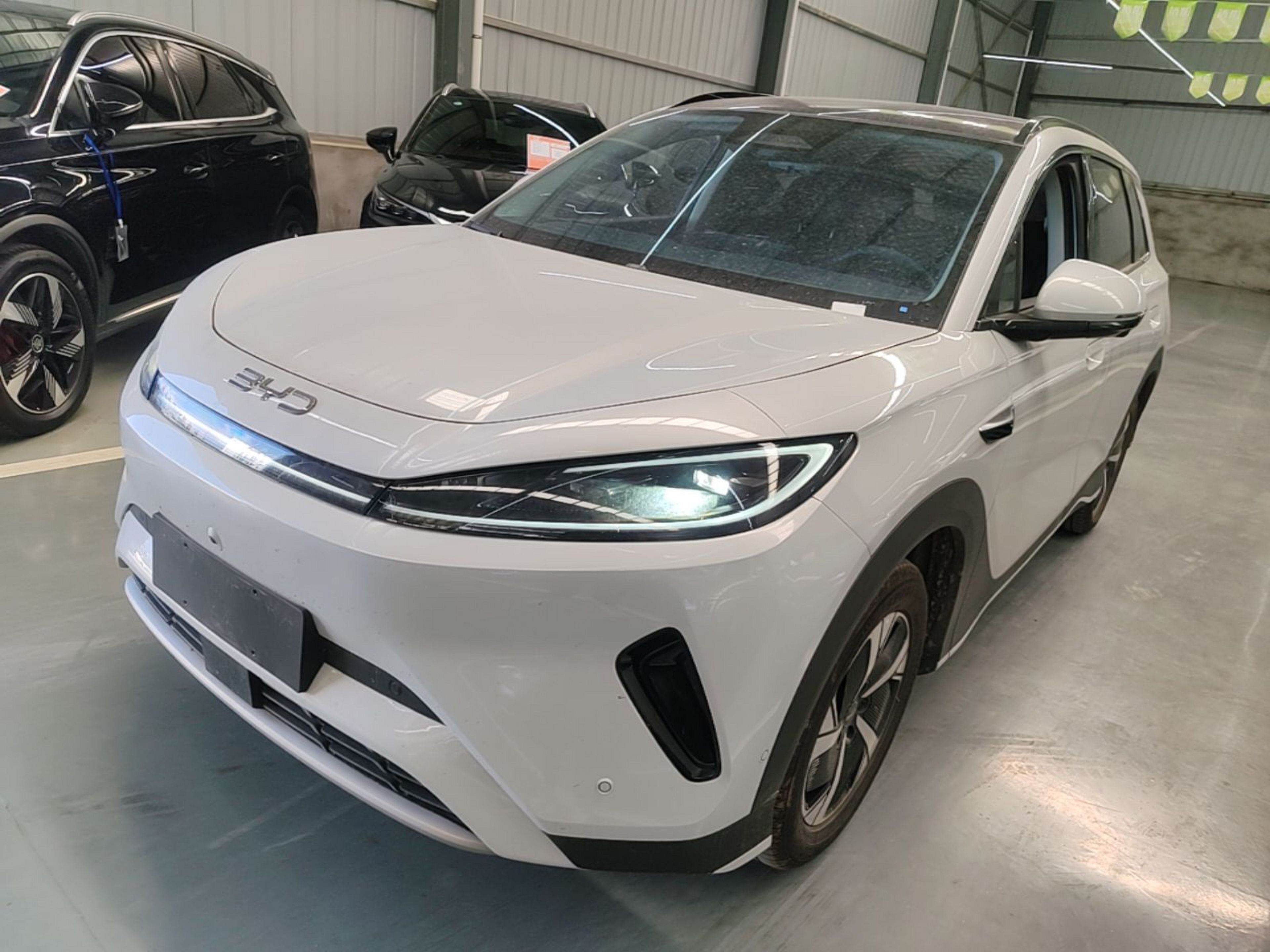 Unter der Vorderseite des Autos