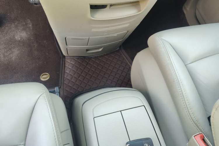 Used Buick GL8 2018 28T Luxury Model China VI Standard
