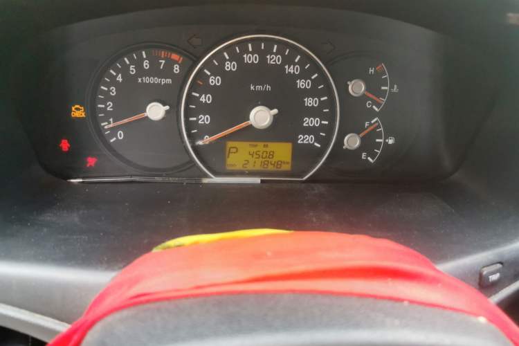 Used Kia Carens 2011 2.0L 7-Seater Automatic Comfort Edition Odometer Close Up