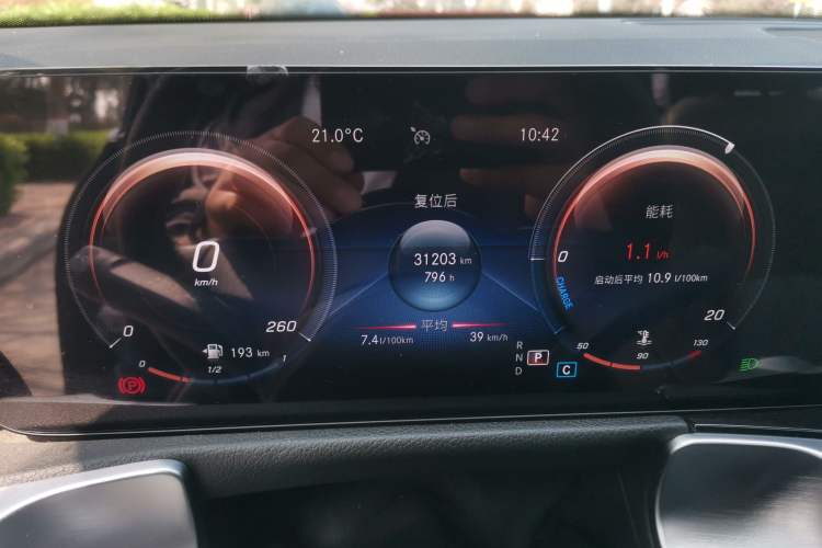 Used Mercedes-Benz GLB 2022 Second Facelift GLB 200 Dynamic Edition Odometer Close Up