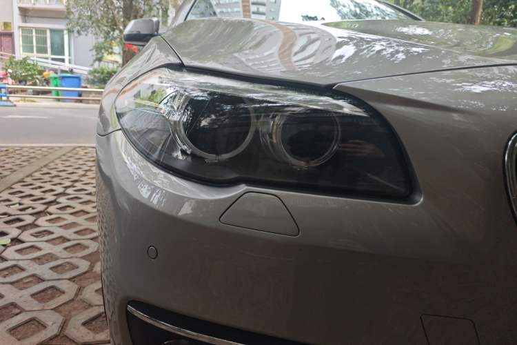 Used BMW 5 Series 2014 525Li Leading Model Right Front Headlight