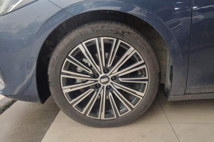 Used Geely Galaxy A7 2025 Model EM-i 150km Starship Edition Left Front Wheel Hub