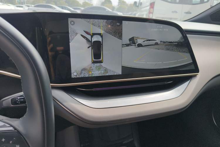 Used Hongqi EH7 2024 760 Pro+ Four-Wheel Drive Version Audio And AC Panel