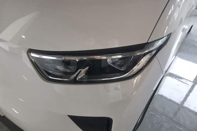 Used Wuling Yangguang 2025 Model 310KM Bus Edition—Customized by CATL