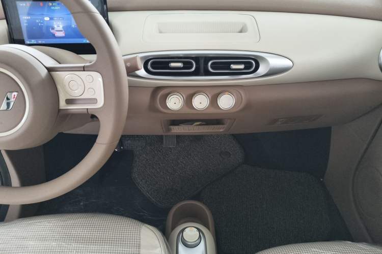 Used Wuling Hongguang MINIEV 2025 Four-Door Version Advanced Edition Audio And AC Panel