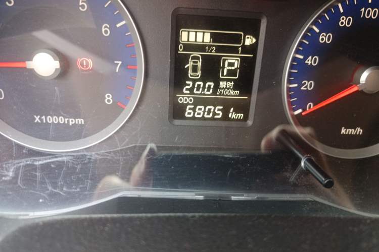 Used Venucia R50 2015 1.6L Automatic Fashion Edition
