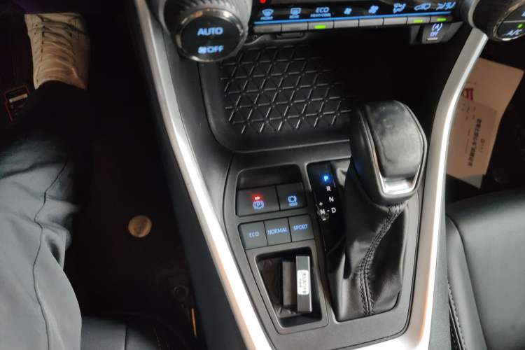 Used Toyota Wildlander 2022 2.0L CVT Two-Wheel Drive Luxury PLUS Edition
