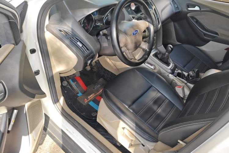 Used Ford Focus 2012 Sedan 1.6L Manual Comfort Model
