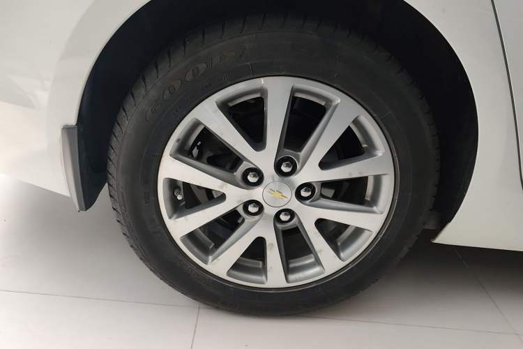 Used Chevrolet Malibu 2018 530T Automatic Luxury Edition Right Rear Wheel Hub