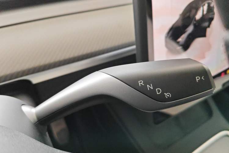 Used Tesla Model Y 2022 Performance High-Performance All-Wheel-Drive Version Gear Lever
