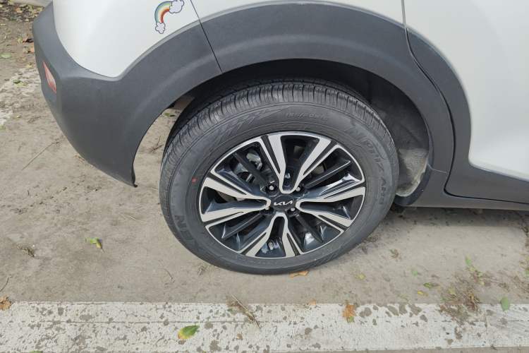 Used Kia kx1 Stonic 2021 1.4L CVT Fun Edition Exterior 8