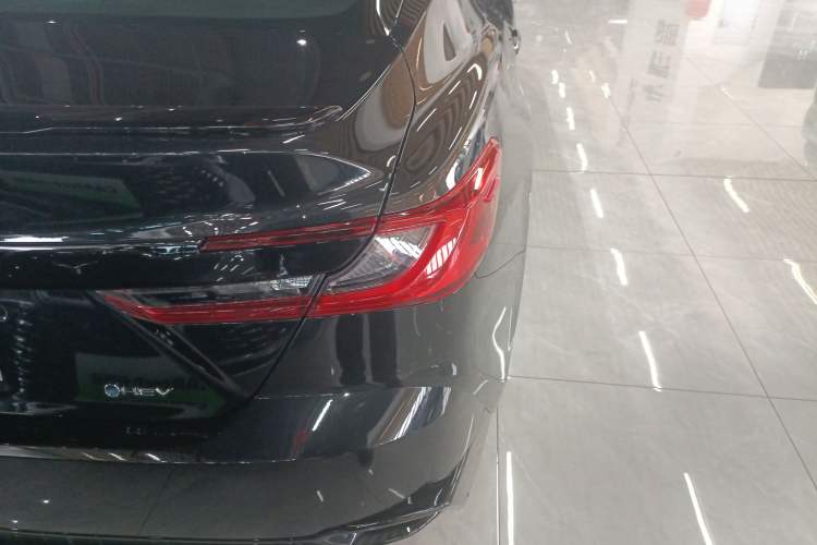 Used Toyota Camry 2026 Model Dual-Engine 2.0HSE Sport Lite Edition
