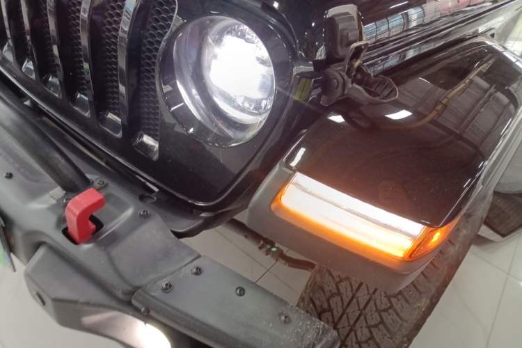 Used Jeep Wrangler 2019 2.0T Sahara Four-Door Version China VI Emission Standard