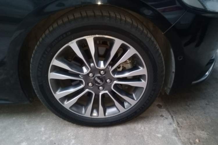 Used Lincoln Continental 2017 3.0T Four-Wheel Drive Prestige Edition Right Front Wheel Hub