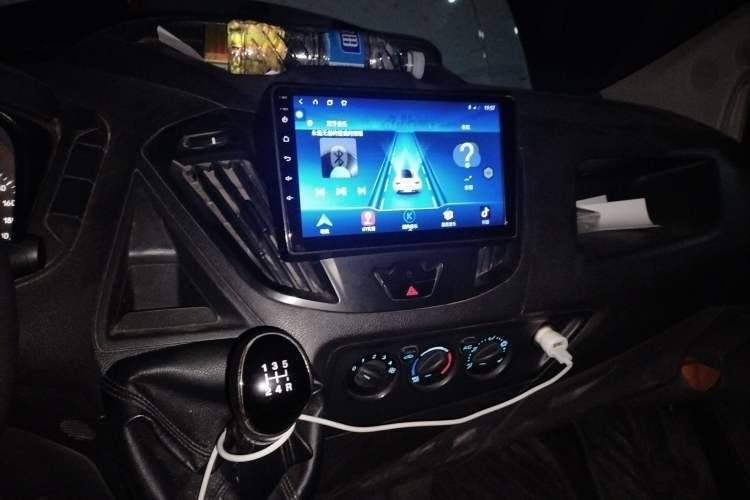 Used Ford Transit 2019 2.0T Gasoline Multi-Purpose Commercial Vehicle Mid-Drive Mid-Roof 6-Seater China VI Standard