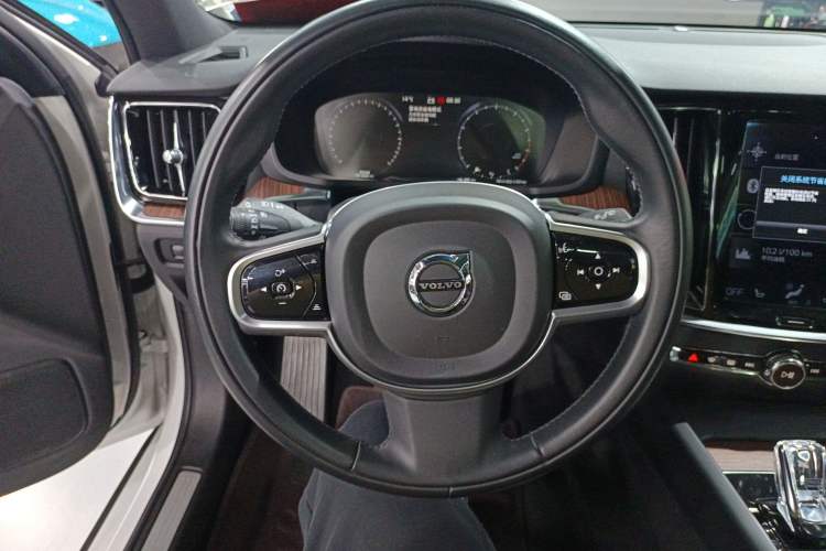 Used Volvo V60 2022 B5 Zhiyuan Luxury Edition