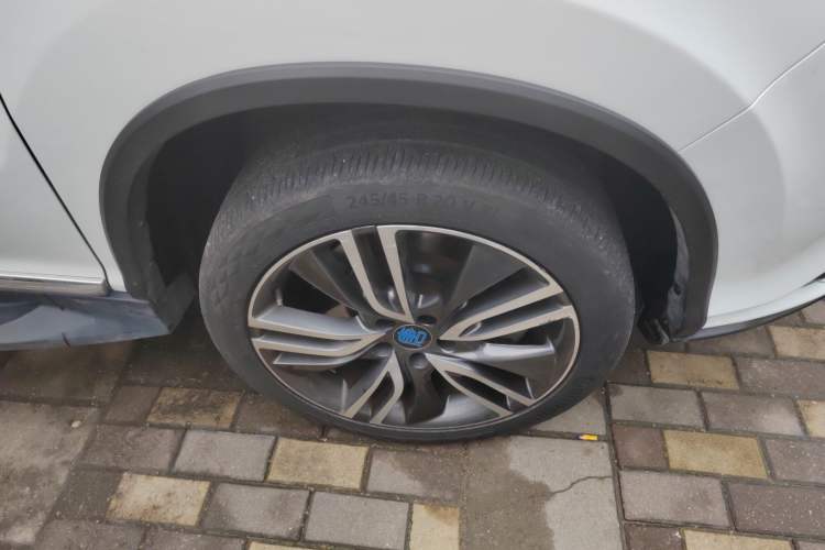 Used BYD Tang New Energy 2017 2.0T All-Wheel Drive Hyatt Model Right Front Wheel Hub