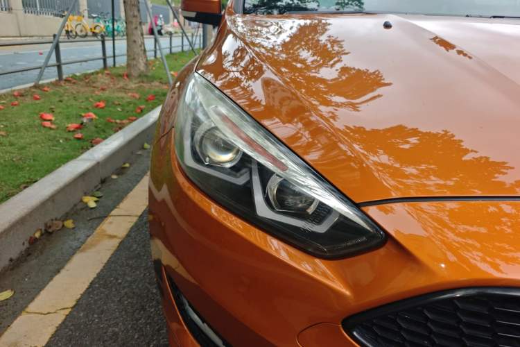 Used Ford Focus 2017 Hatchback EcoBoost 180 Automatic Sport Model Right Front Headlight