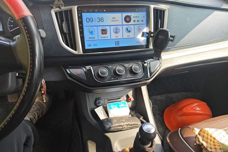 Used FORTHING Lingzhi 2022 M5L 1.6L Utility Model 7 Seats Audio And AC Panel