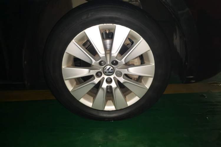 Used Volkswagen Lavida 2013 Restyled Classic 1.6L Automatic Comfort Edition Right Front Wheel Hub