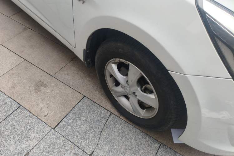 Used Hyundai Verna (older generation) 2014 1.4L Automatic Smart GLS Right Front Wheel Hub