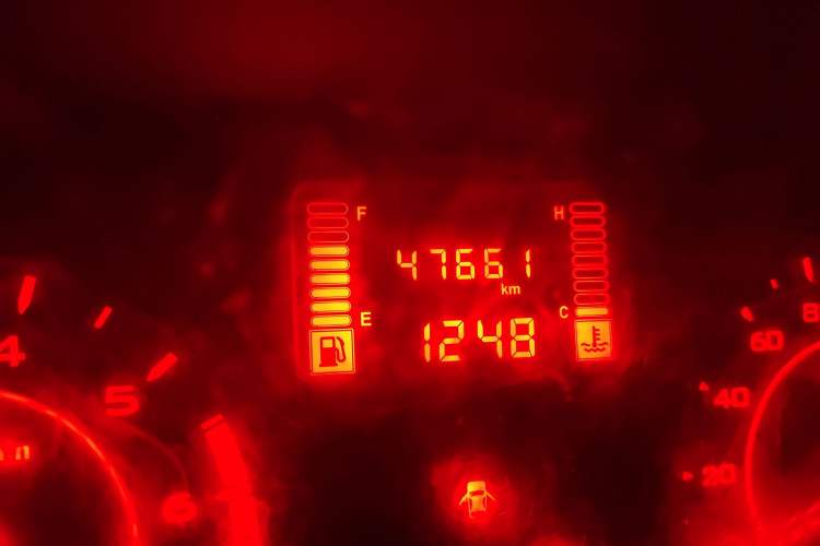 Used Wuling Hongguang V 2022 1.5L Jingqu Edition Enclosed-Window Vehicle with Hydraulic Power Steering LAR Odometer Close Up