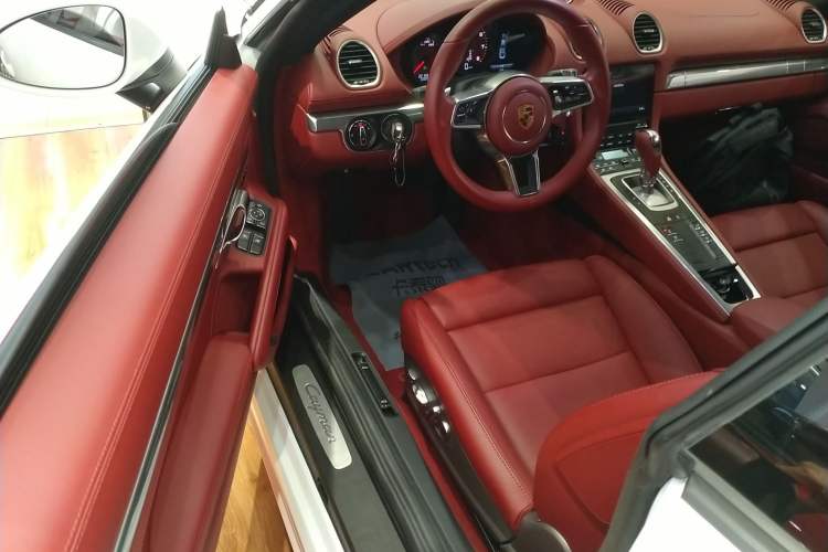 Used Porsche 718 2022 Cayman 2.0T
