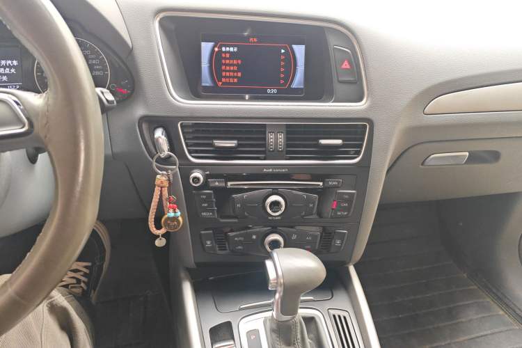 Used Audi Q5 2016 40 TFSI Trendy Edition Audio And AC Panel