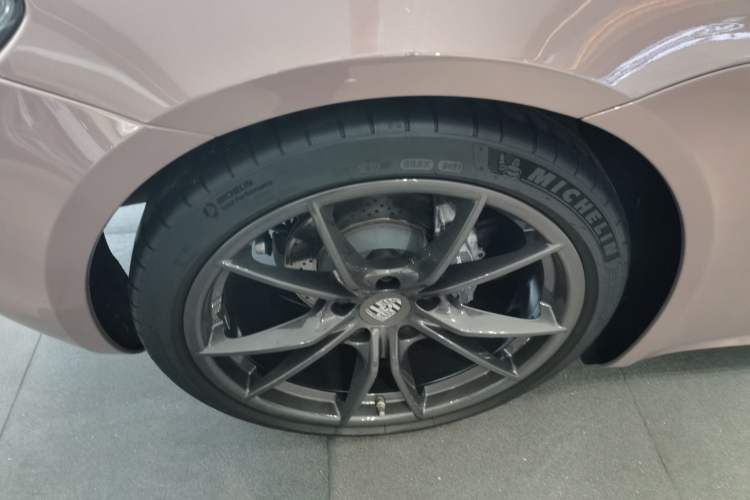 Used Porsche 718 2021 Spyder 2.0T Right Rear Wheel Hub