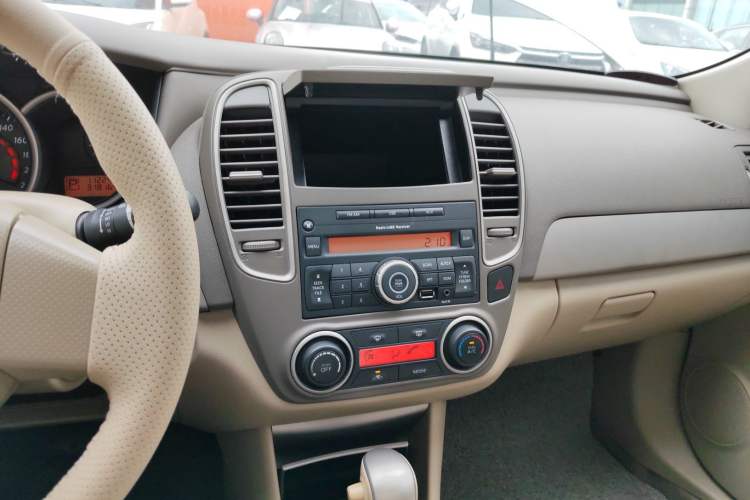 Used Nissan Sylphy 2016 Classic 1.6XE Automatic Leading Edition Audio And AC Panel