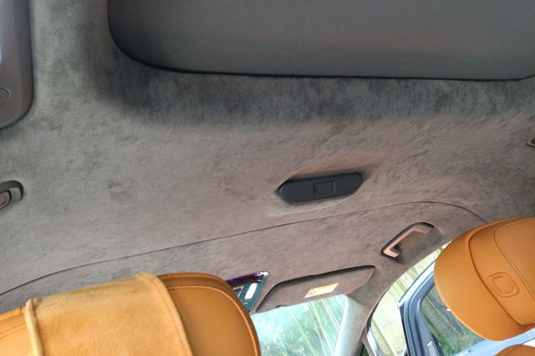 Used Geely Galaxy LEVC L380 2024 140-Degree 6-Seater All-Wheel-Drive Ultra