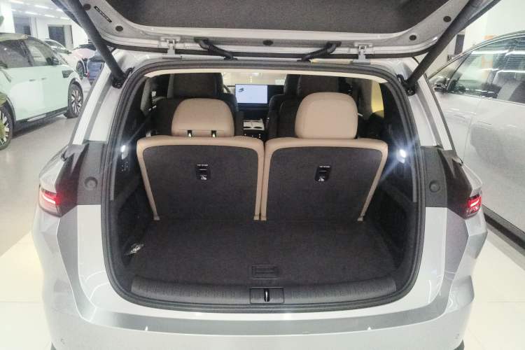 Used Li Auto Li Auto i8 2025 Model Standard Version
