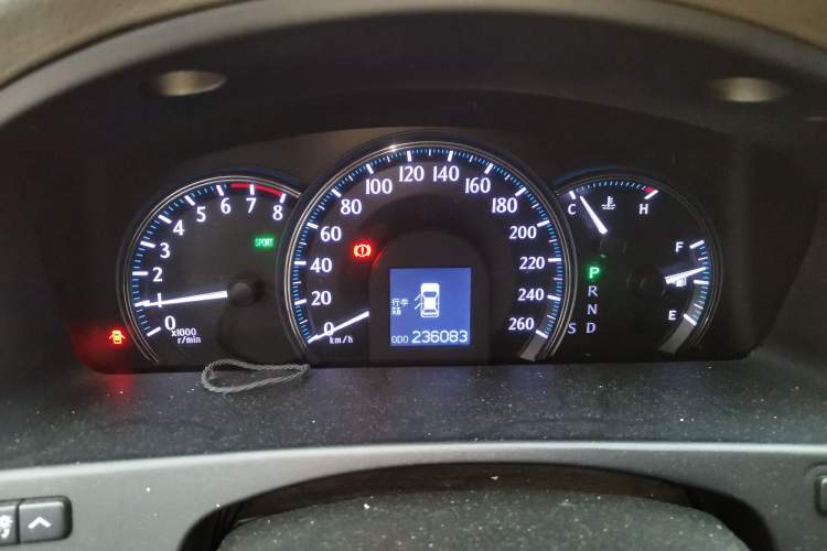 Used Toyota Crown 2011 2.5L Royal Special Edition with Leather and Sunroof