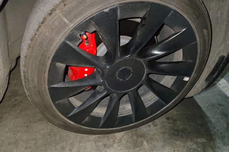 Used Tesla Model Y 2023 Long-Range All-Wheel-Drive Version