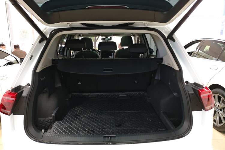 Used Volkswagen Tiguan L 2024 330TSI Automatic Two-Wheel Drive R-Line Enhanced Edition
