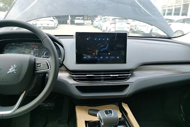 Used Hongqi E-QM5 2022 431 km Charge & Enjoy Edition