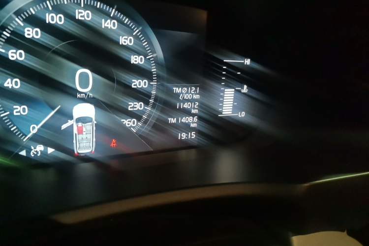 Used Volvo XC90 2016 T5 Zhiyi Edition 7-Seater Odometer Close Up