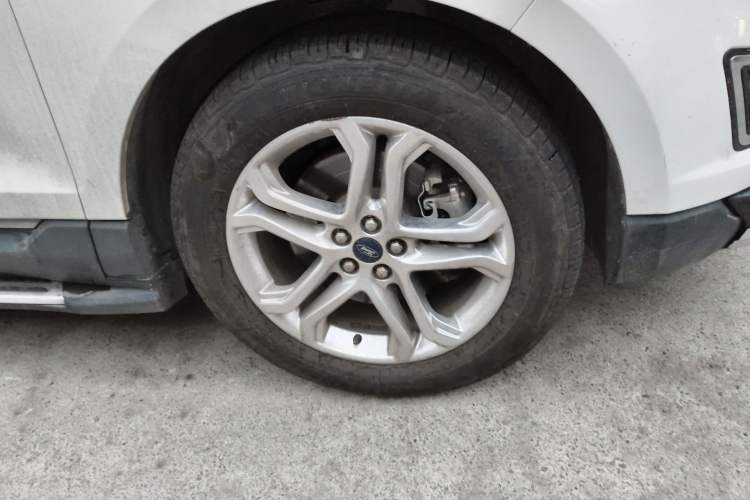 Used Ford Edge 2015 2.0T GTDi Two-Wheel-Drive High-Line Version