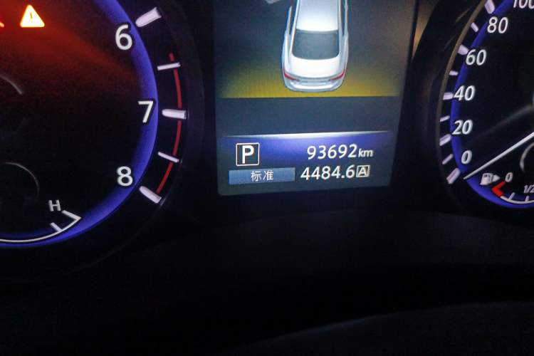 Used Infiniti Q50L 2015 2.0T Enjoyment Edition Odometer Close Up