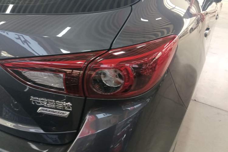 Used Mazda 3 Axela 2017 Hatchback 2.0L Automatic Luxury Model China VI Standard